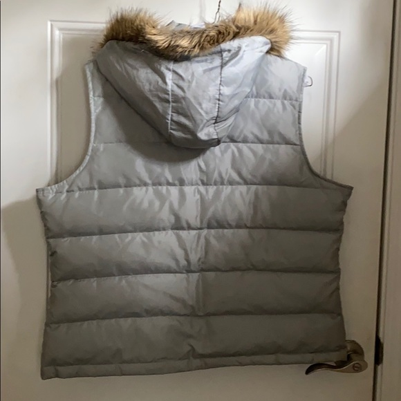 Lovely silver hooded puff vest - Picture 4 of 4